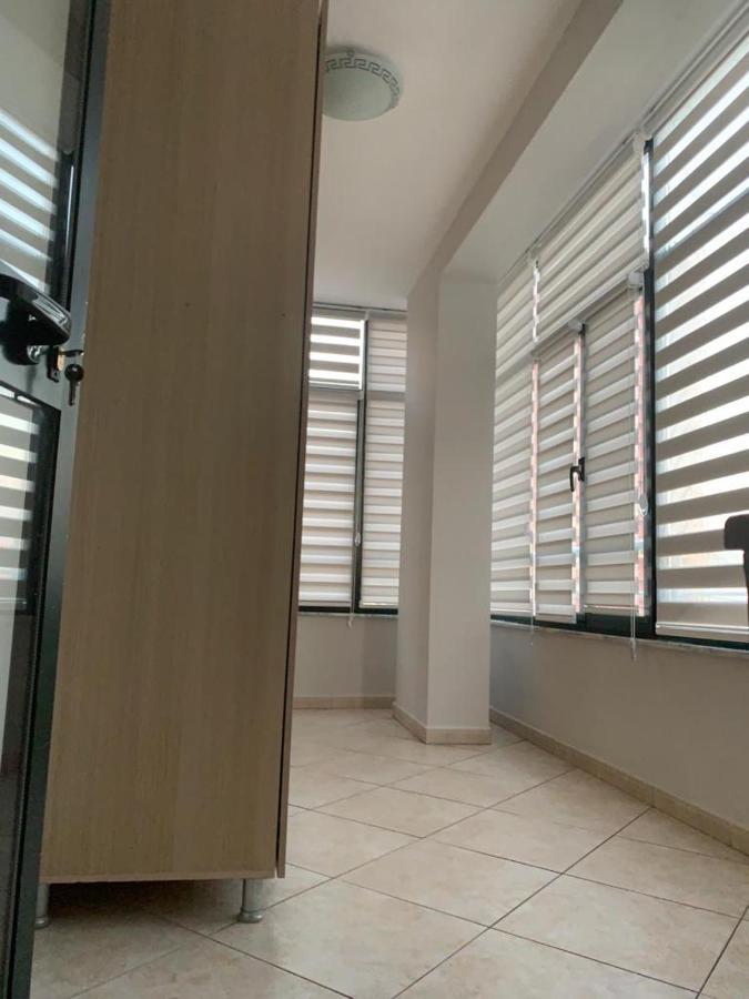 Laureta Central Apartment Тирана Екстериор снимка