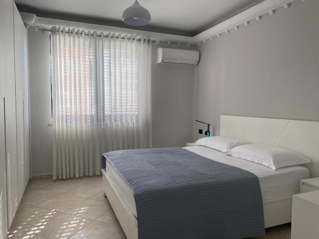 Laureta Central Apartment Тирана Екстериор снимка