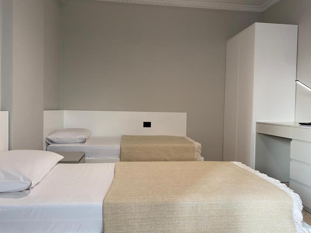 Laureta Central Apartment Тирана Екстериор снимка
